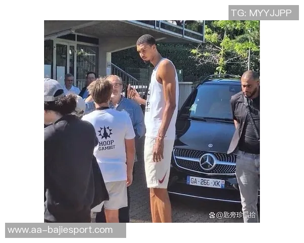 文班亚马参加投篮训练左小腿拉伤未佩戴护具靴引发关注