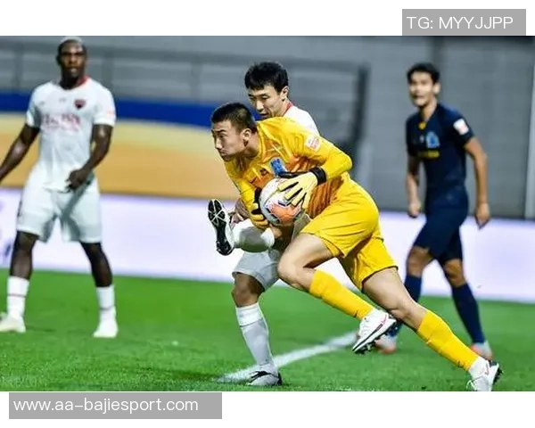 吾米提江巧妙运用马赛回旋发动反击却因踩脚犯规被裁判吹停引发争议